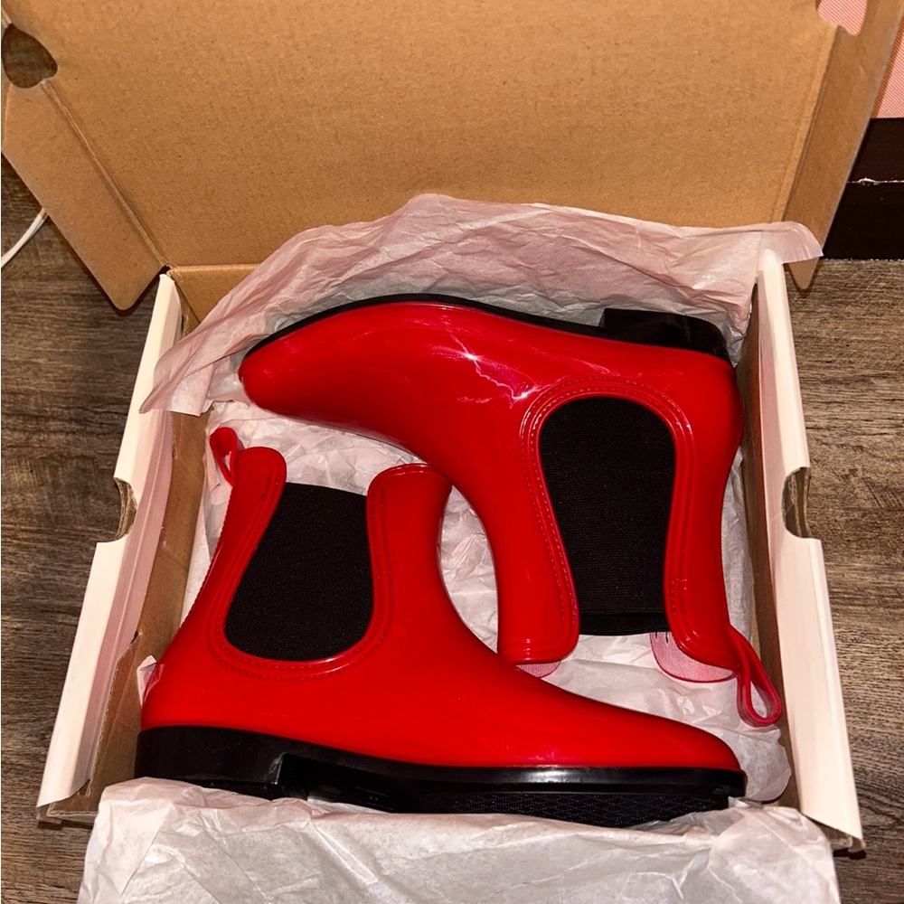 Women’s rain boots